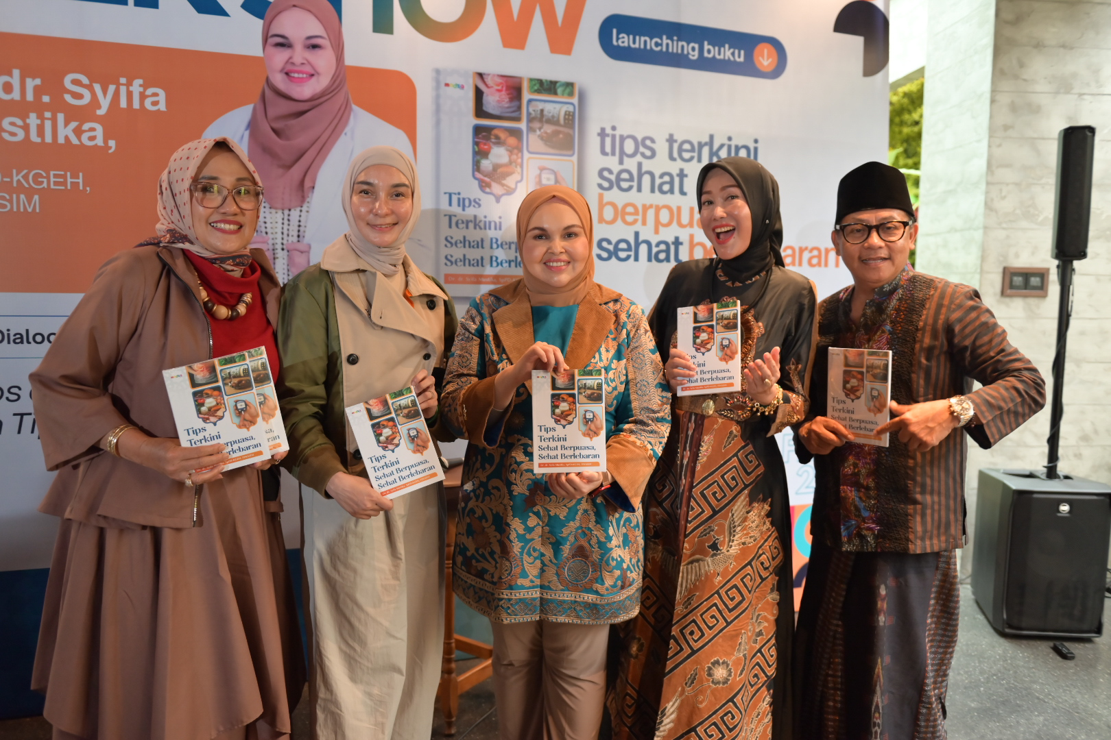 warm-atmosphere-and-spirit-of-giving-highlight-book-launch-of-latest-tips-for-healthy-fasting-and-a-healthy-eid-in-malang